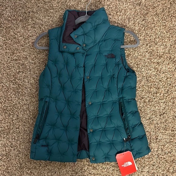 North Face Holladown Crop Vest - Picture 1 of 2